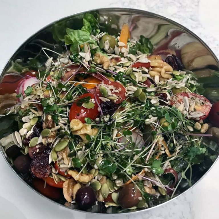 Salad dressing with sauerkraut and apple vinegar